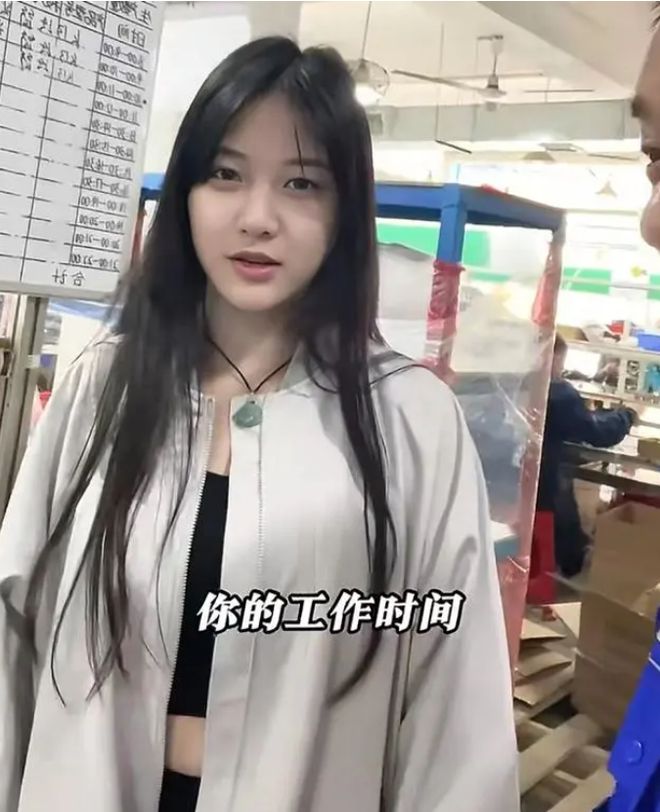 广东女子穿瑜伽服上班遭遇领导批评：男bob半岛官网平台生哪里还有心思工作(图2)